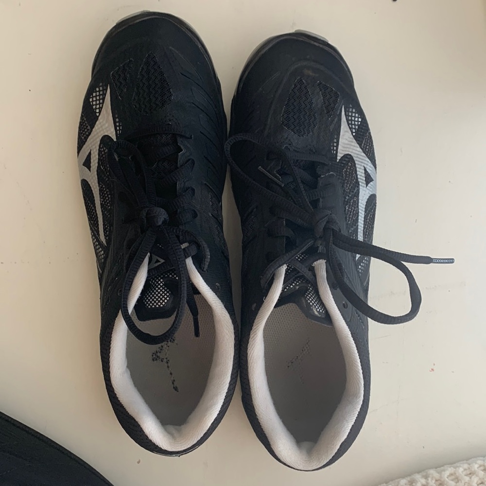 Mizuno volleyball shoes